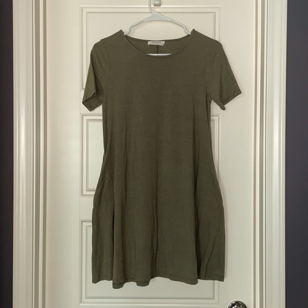 Maternity dress with pockets